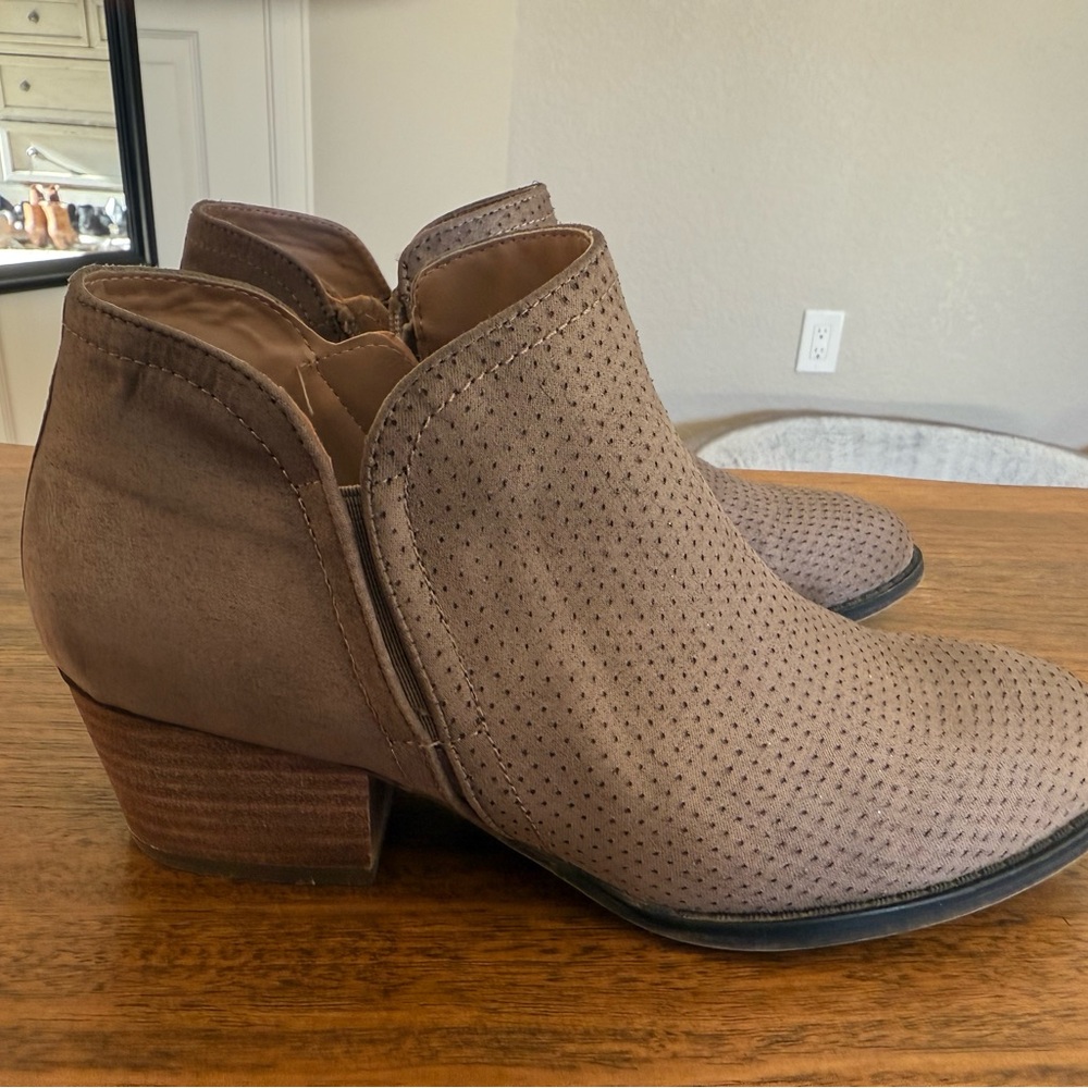 Lifestride Stylish Brown Ankle Boots for Women